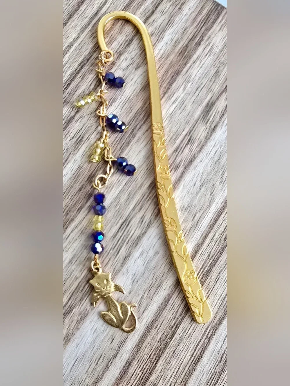 N/A elegant gold